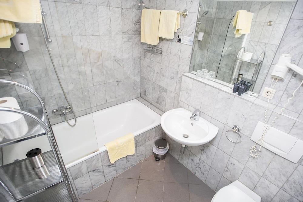 Carlton Opera Hotel Виена Екстериор снимка