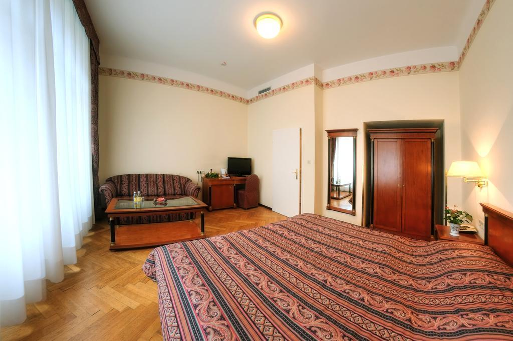 Carlton Opera Hotel Виена Екстериор снимка