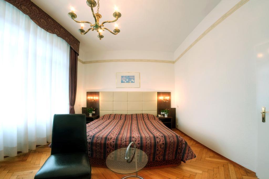 Carlton Opera Hotel Виена Екстериор снимка