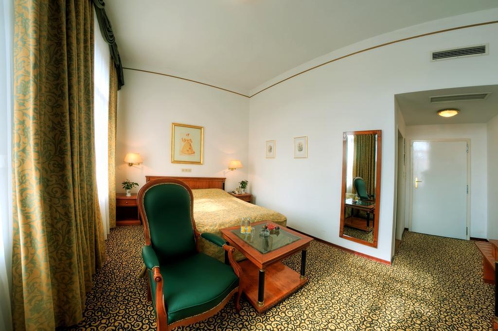 Carlton Opera Hotel Виена Екстериор снимка