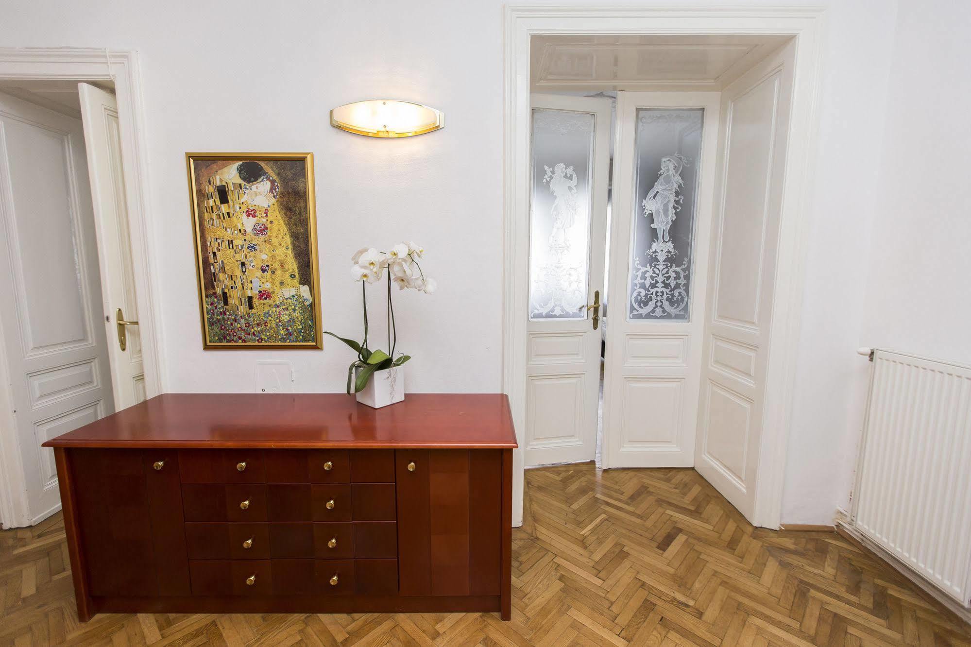 Carlton Opera Hotel Виена Екстериор снимка