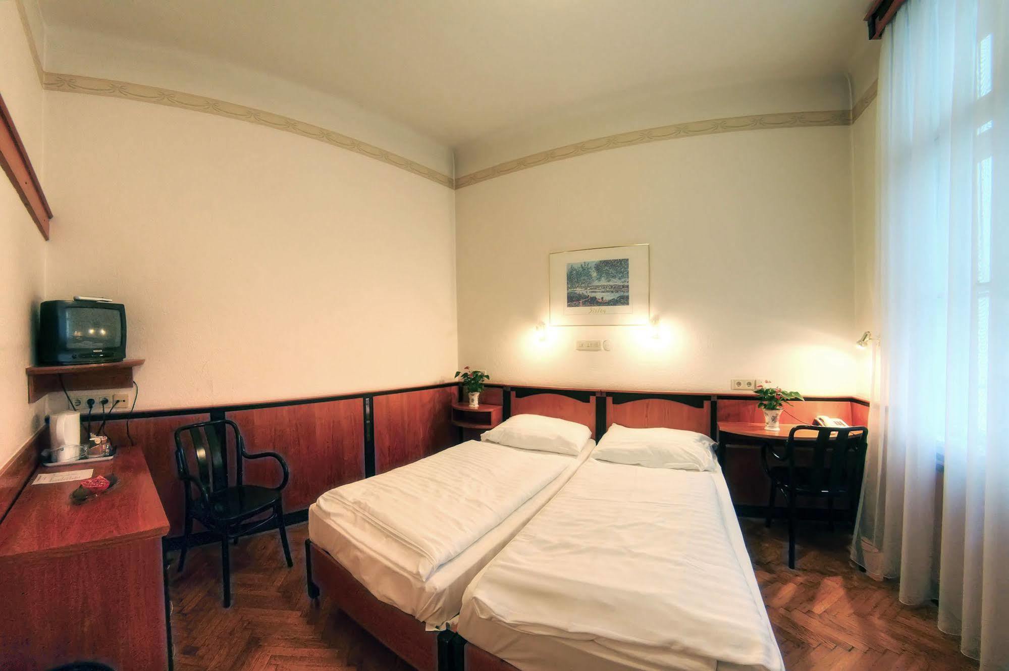 Carlton Opera Hotel Виена Екстериор снимка