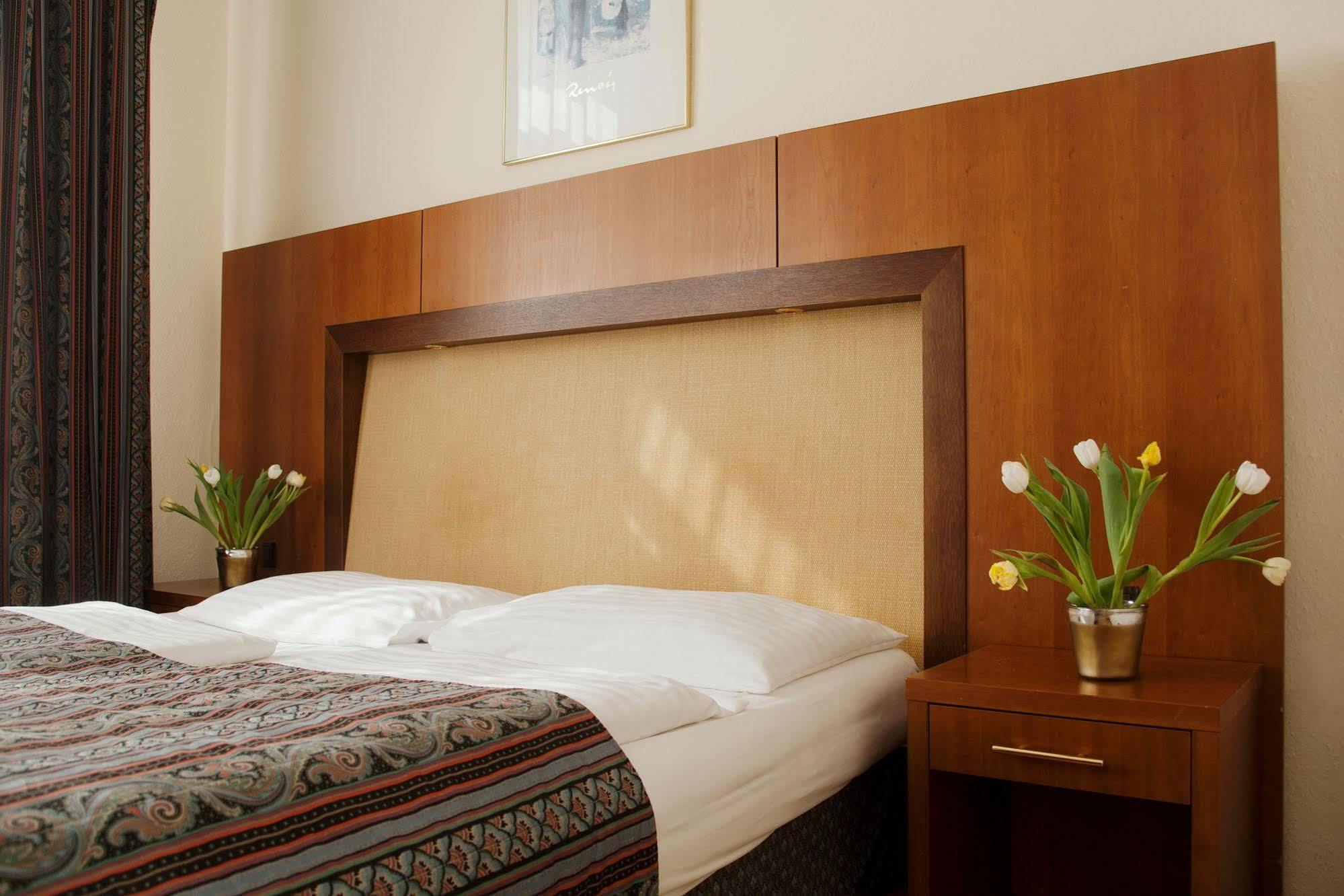 Carlton Opera Hotel Виена Екстериор снимка