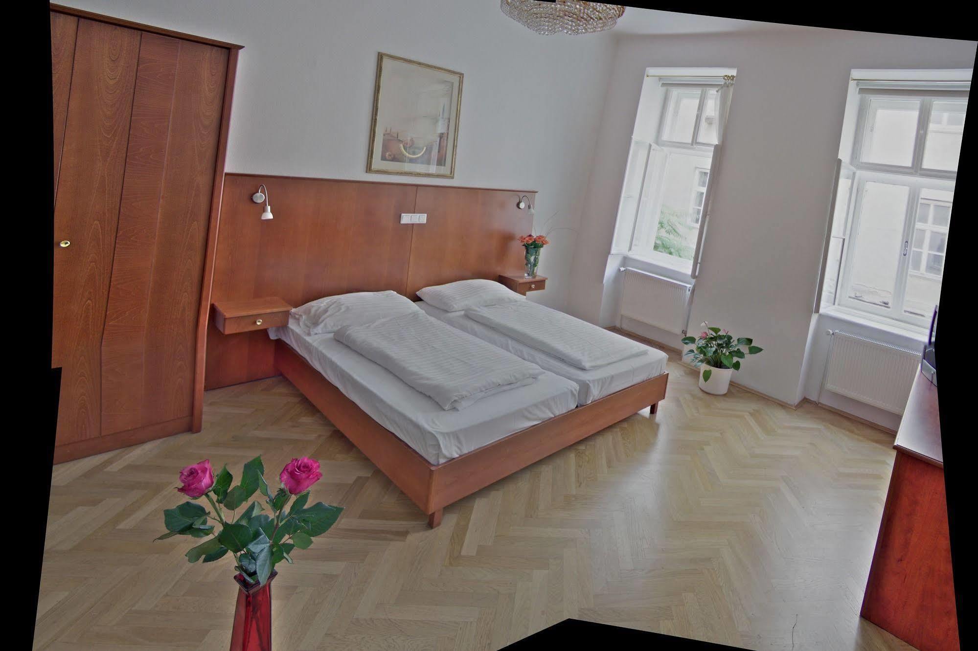 Carlton Opera Hotel Виена Екстериор снимка