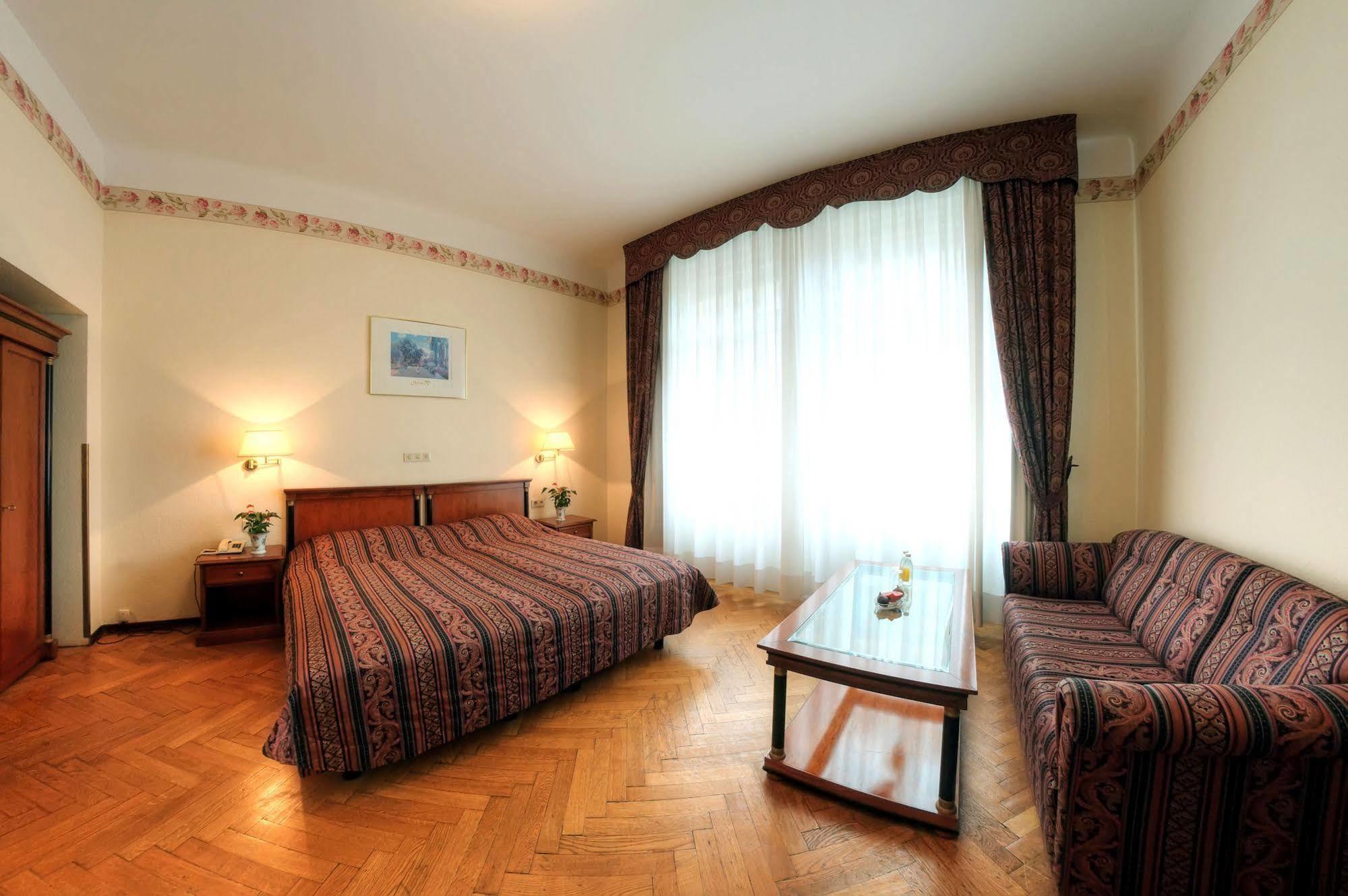 Carlton Opera Hotel Виена Екстериор снимка