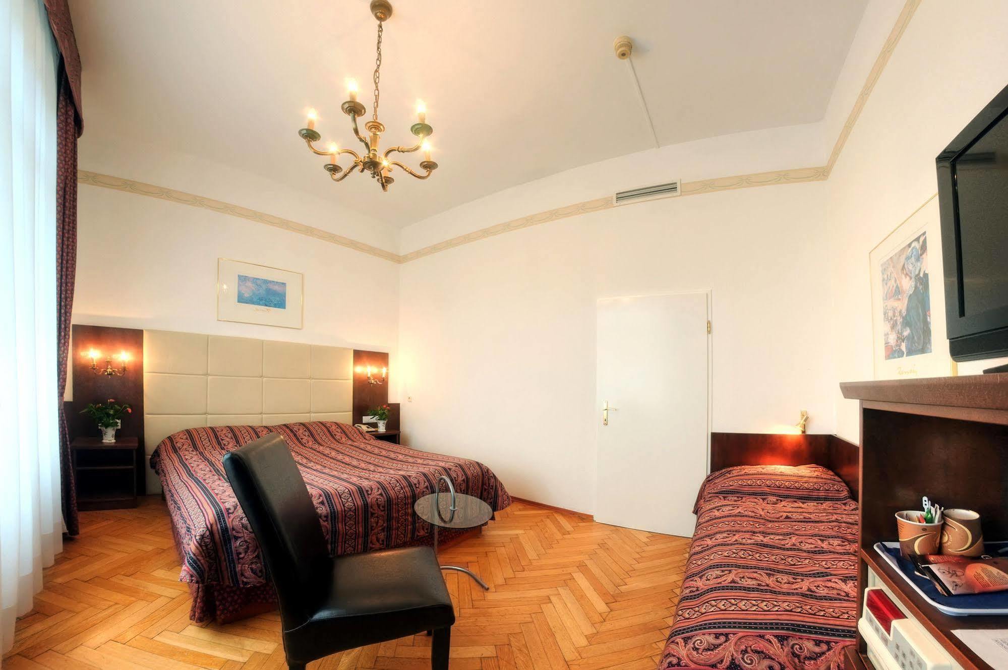 Carlton Opera Hotel Виена Екстериор снимка